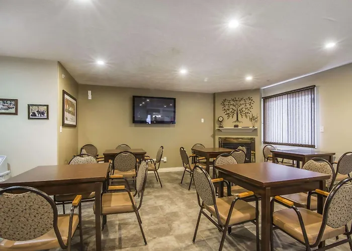 Econo Lodge Inn & Suites High Level